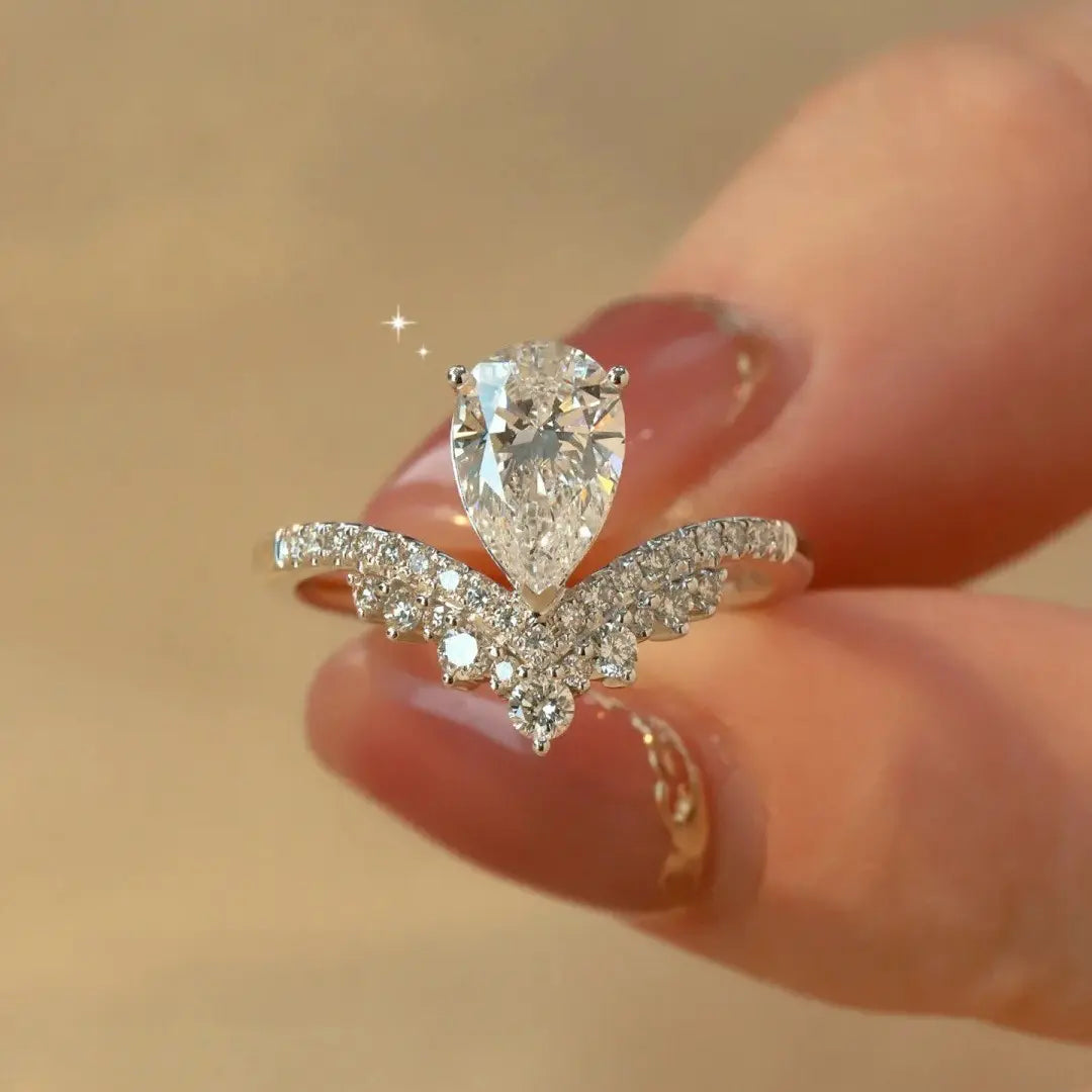 925 Sterling Silver Teardrop Ring with High Carbon Diamond